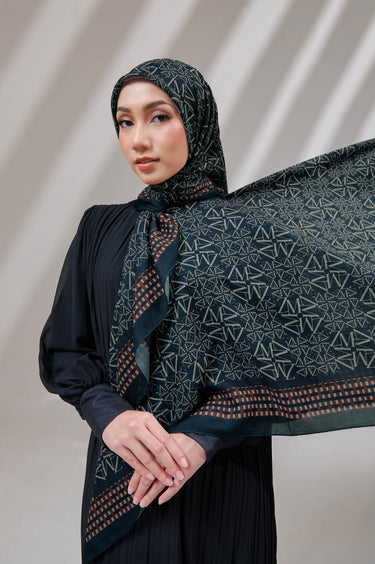 [INCLUDE PREMIUM HARD BOX] ZM Zaskia Mecca - Lambang Monogram Series Ultrafine Voal - Hijab Premium Square Motif Kerudung Segi Empat